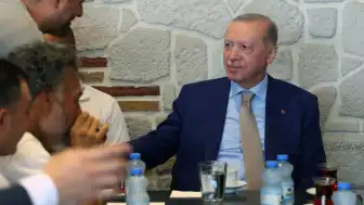 Cumhurbaşkanı Erdoğan, Çengelköy'de Esnafla Buluştu