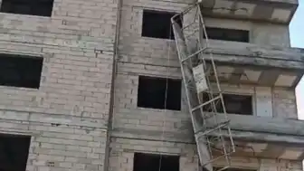 Tarsus'ta İnşaat İskelesinden Düşen 2 Kardeşten Biri Hayatını Kaybetti, Diğeri Tedavide