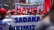 İzmir Büyükşehir Belediyesi İşçileri Toplu İş Sözleşmesi Görüşmelerinde Anlaşmazlık Nedeniyle İş Bıraktı