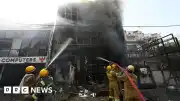 Lucknow'da Yangın Felaketi: Bina Yangınında 15 Kişi Hayatını Kaybetti