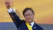 Kolombiya Cumhurbaşkanı Gustavo Petro, Seçimlere Kısa Bir Süre Kala Geçici Olarak Görevden Uzaklaştırıldı