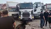 Eskişehir'de Freni Boşalan Kamyon Parka Metreler Kala Durabildi