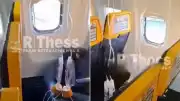 Selanik'te Ryanair Uçağında Teknik Arıza: Yolcu Kabin Dışına Çekildi