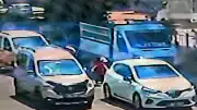 Adana Seyhan'da Trafik Kazası: Karşıdan Geçmeye Çalışan 4 Yaşındaki Çocuk Yaşamını Yitirdi