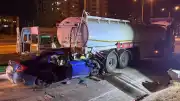 Adana'da Otomobilin Tankere Çarpması Sonucu 1 Kişi Hayatını Kaybetti, 2 Çocuk Yaralandı