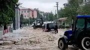 Afyonkarahisar'da Şiddetli Dolu Yağışı Hayatı Felç Etti, Tarım Arazileri Zarar Gördü