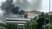 İstanbul Beyoğlu'nda 5 Katlı Binanın Çatı Katında Yangın Çıktı
