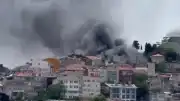 İstanbul Fatih'te Bina Yangını: Araçlara Sıçradı