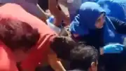 İzmir'de Denize Giren Baba ve İki Çocuğu Boğulma Tehlikesi Geçirdi
