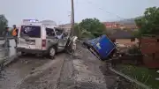 Manisa Kula'da 3 Aracın Karıştığı Trafik Kazası: 2 Ölü, 4 Yaralı