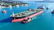 Ukrayna Saldırısında Hasar Gören Dev Tanker İstanbul Boğazı'ndan Geçirildi