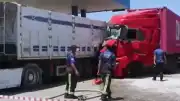Arı Sokması Sonucu Kontrolden Çıkan TIR Akaryakıt İstasyonuna Daldı: 1 Yaralı