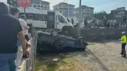 Bartın'da işçi servisi ile otomobil çarpıştı: Üç kişi yaralandı