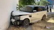 Elazığ'da Kontrolden Çıkan Cip Kaldırıma Çarptı: 2 Yaralı