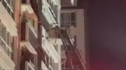 Esenyurt'ta 14 Katlı Binada Yangın: 13 Kişi Tahliye Edildi