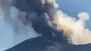 Etna Yanardağı'nda Kırmızı Kod: Yoğun Kül Püskürmesi Nedeniyle Uçuşlar Durduruldu