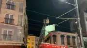 Fatih'te Binanın Çatısındaki Baz İstasyonunda Yangın Çıktı