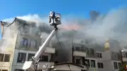 Hatay Hassa'da Yangın: 2 Binanın Çatısı Hasar Gördü