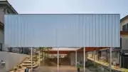 Nagoya'daki House in Shinokaze Projesi Eğimli Araziyi Tasarıma Dahil Ediyor