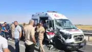 Nusaybin'de Ambulansın Karıştığı Zincirleme Trafik Kazası: 3 Yaralı
