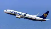 Ryanair Uçuşunda Pencere Arızası: Bir Yolcu Bacaklarından Tutularak Kurtarıldı