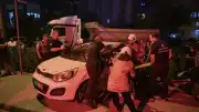 Ümraniye'de Kamyon ile Otomobil Çarpıştı: 1'i Ağır 4 Yaralı