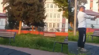 Parkta Oyuncak Silahla Atış Talimi Yaptırıldı