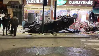 Sivas'ta Otomobil Market ve Kuruyemiş Dükkanına Çarptı: Maddi Hasar Oluştu