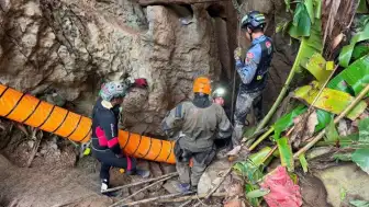 Laos'ta Sel Basan Mağarada Haftalarca Mahsur Kalan 5 Kişi Kurtarıldı