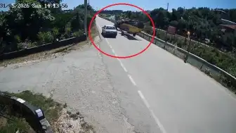 Antalya'da Trafik Kazası: 3 Yaralı, Sürücü Kaçtı