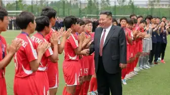 Kim Jong-un, Asya Şampiyonu Kadın Futbolcularla Buluştu