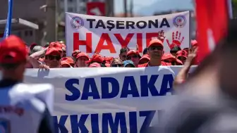 İzmir Büyükşehir Belediyesi İşçileri Toplu İş Sözleşmesi Görüşmelerinde Anlaşmazlık Nedeniyle İş Bıraktı