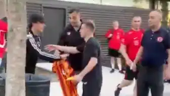 Kerem Aktürkoğlu'ndan Galatasaray Forması İmzalamama Hareketi Tepki Çekti