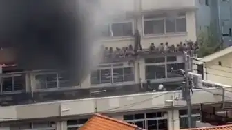 Tokyo'da İlkokulda Yangın: Öğrenciler Pencereden Sarkarak Kurtarıldı