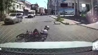 Batman'da Motosiklet Kazası: Araç Kamerası Kayıttaydı