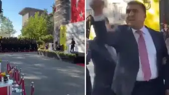 İstanbul Erkek Lisesi Mezuniyet Töreninde Öğrenci Protestosu: Okul Müdürü Konuşurken Sırtlarını Döndüler