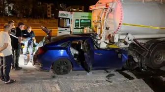 Adana'da Emniyet Şeridinde Trafik Kazası: 1 Ölü, 2 Yaralı
