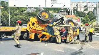 Küçükçekmece'de İş Makinesi Altında Kalan Sürücü Hayatını Kaybetti