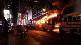 New York Knicks Şampiyonluk Kutlamaları Manhattan'da Şiddet Olaylarına Dönüştü