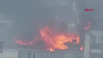 Esenyurt'ta Bir Binanın Çatısında Yangın Çıktı