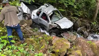Ordu'da Kamyonet Dereye Yuvarlandı: 1 Kişi Hayatını Kaybetti, 1 Kişi Ağır Yaralandı