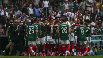 Meksika, Dünya Kupası'na Galibiyetle Başladı: Güney Afrika'yı 2-0 Mağlup Etti