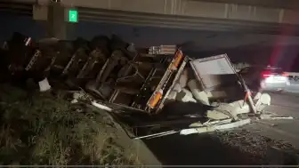 Otoyolda TIR devrildi: 6 yaralı