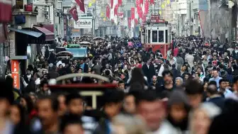 Uzmanlar İstanbul'da Nüfus Artışının Kaynakları Yetersiz Kılacağını Belirtti: 'Planlı Tersine Göç Şart'