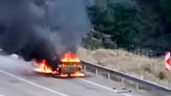 Kozan'da Otomobil Yangını: 13 Yaşındaki Ö.K.B.'nin Müdahalesi Orman Yangınını Engelledi