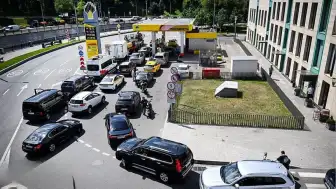 Rusya'da Yakıt Krizi: Petrol İstasyonlarında Uzun Kuyruklar Oluşuyor