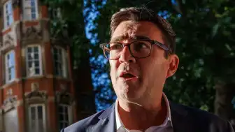 İngiltere İşçi Partisi Liderliği İçin Andy Burnham'ın Desteği Kesinleşti