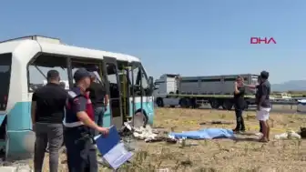 Manisa'da Minibüslerin Çarpıştığı Kazada 1 Ölü, 11 Yaralı