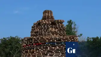 Belfast'ta Bonfire Etkinliği Sırasında Düşme Sonucu Bir Kişi Hayatını Kaybetti