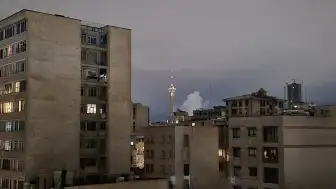 İran Basını: Buşehr ve Aseluye Kentlerinde Patlama Sesleri Duyuldu
